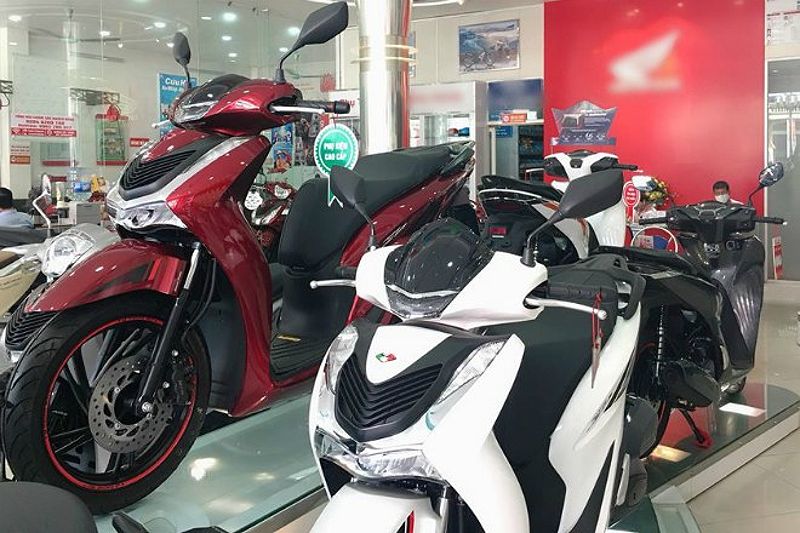 2020 Honda SH về các đại lý có giá bán ra chênh cao.