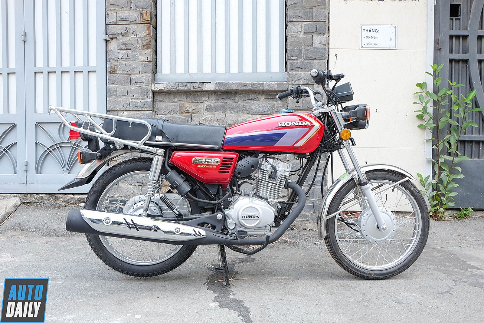 Chi tiết “xế cổ” Honda CG125 FI 2020 đầu tiên tại Sài Gòn