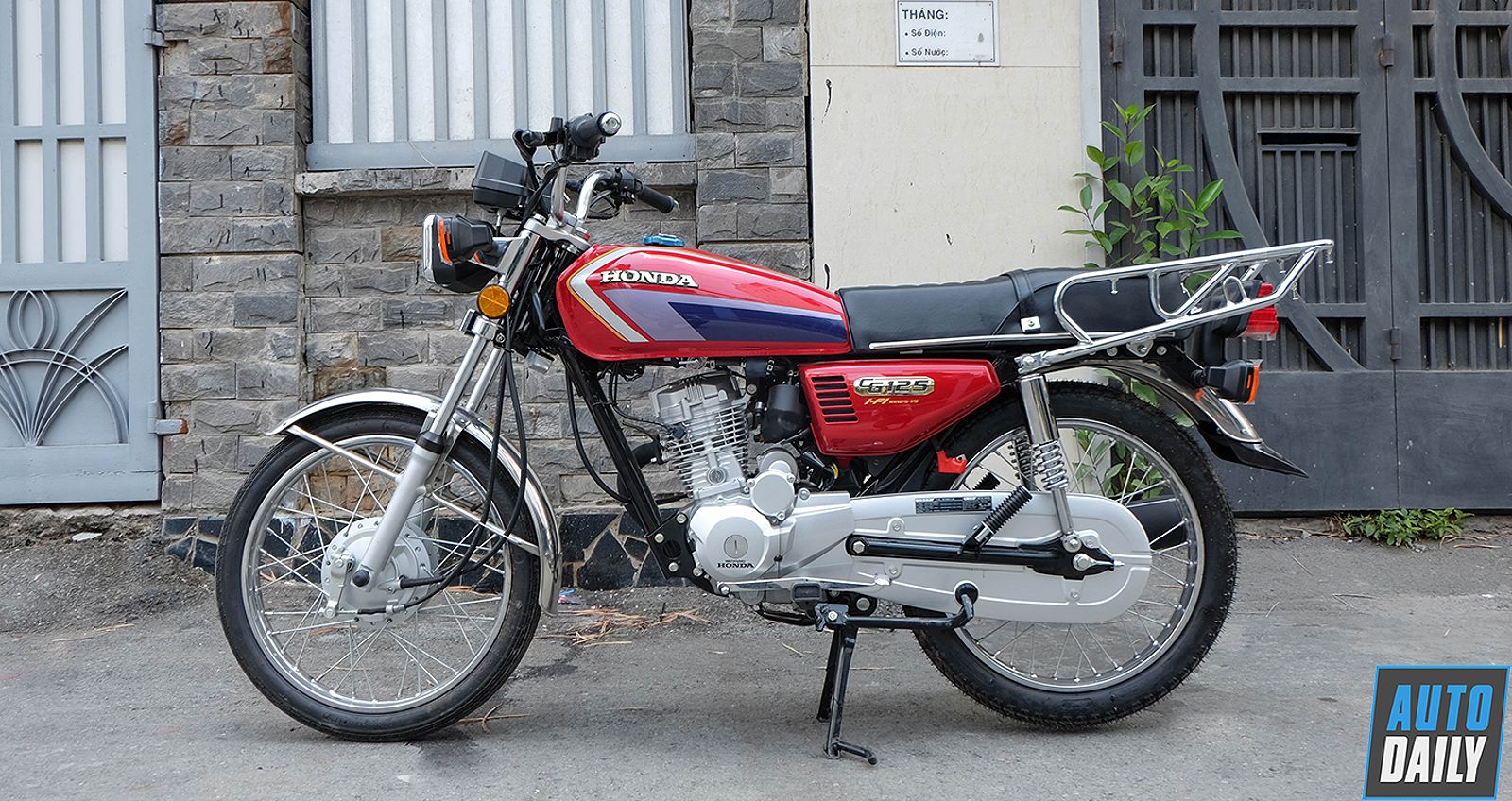 Chi tiết “xế cổ” Honda CG125 FI 2020 đầu tiên tại Sài Gòn