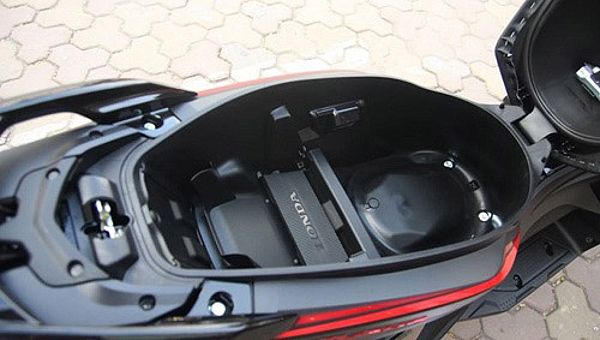 Cốp xe AirBlade 2020 rộng hơn