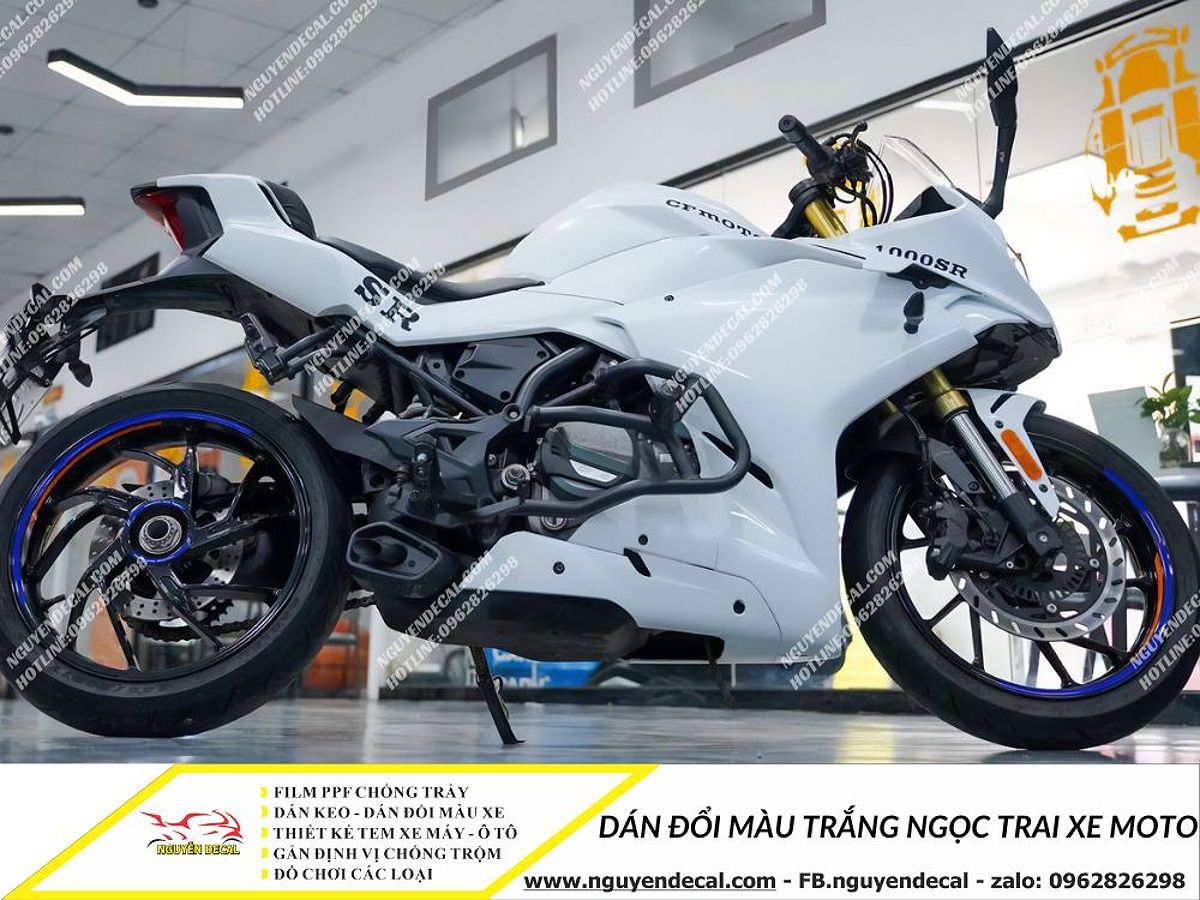 Dán đổi màu trắng ngọc trai xe moto