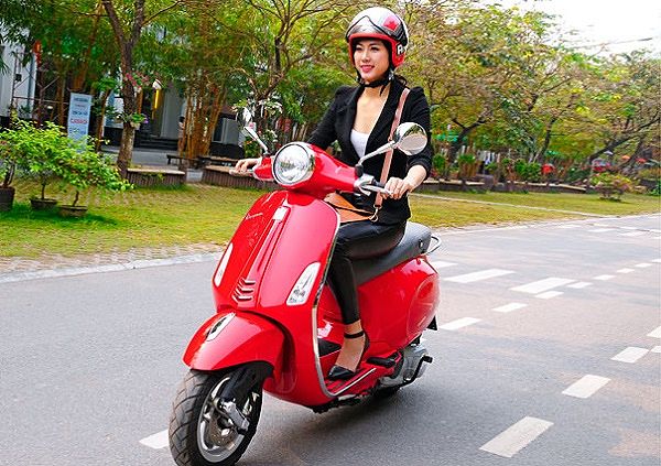 Duy trì chạy xe ở tốc độ ổn định để tiết kiệm xăng xe Vespa