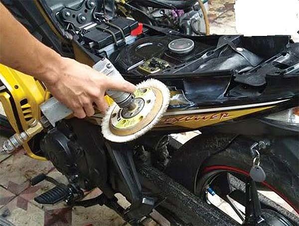 Quy trình sơn lại xe máy bị trầy xước chuyên nghiệp