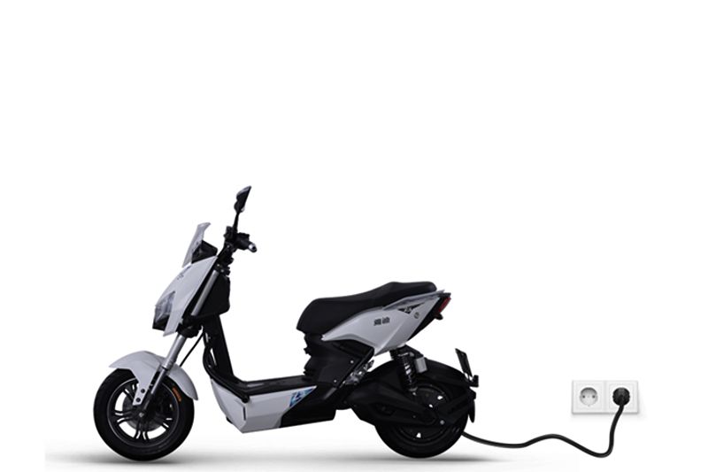 Sạc xe máy điện thông thường mất từ 8-12 giờ