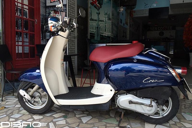 Xe máy Crea 50cc có thiết kế pha trộn giữa nét cổ điển và hiện đại