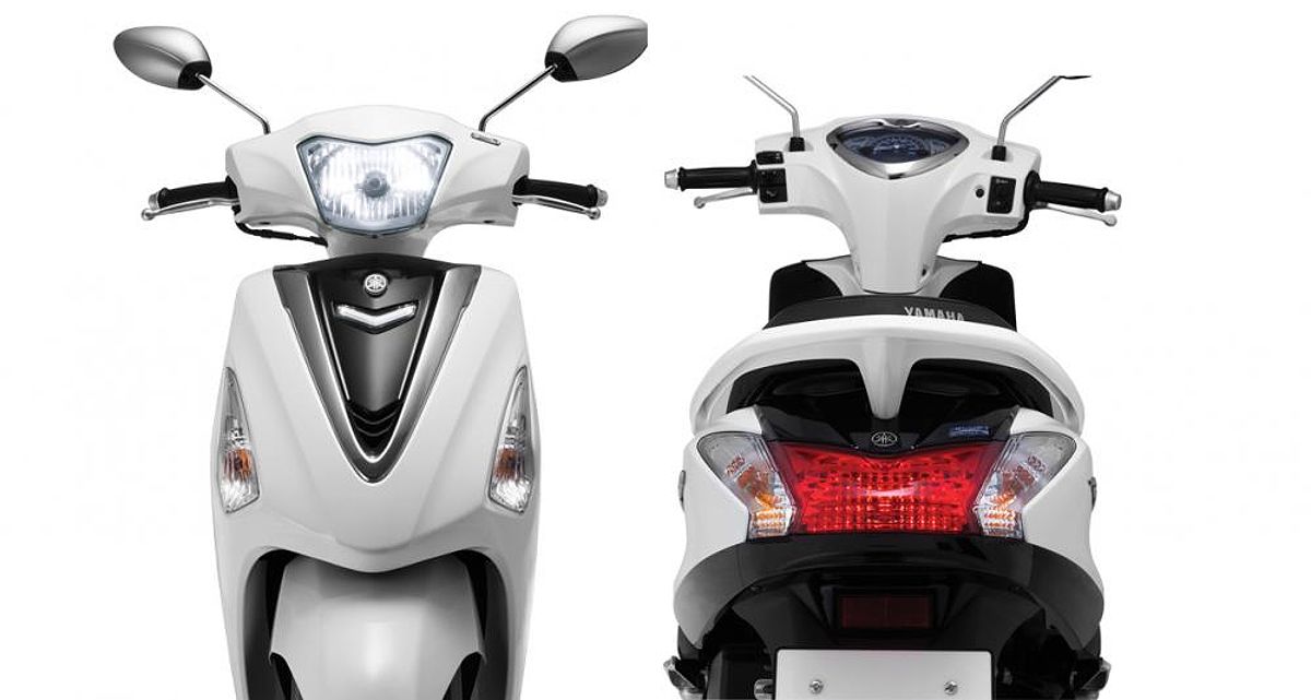 Xe Yamaha Acruzo nhìn từ phía trước và phía sau